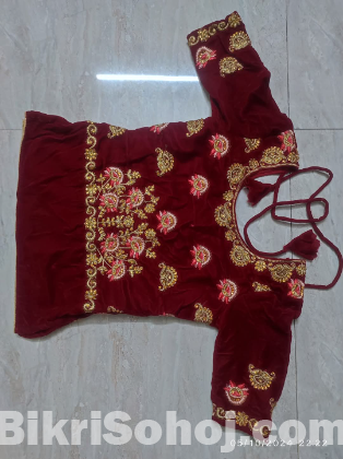 ভেলভেট মারুন লেহেঙ্গা